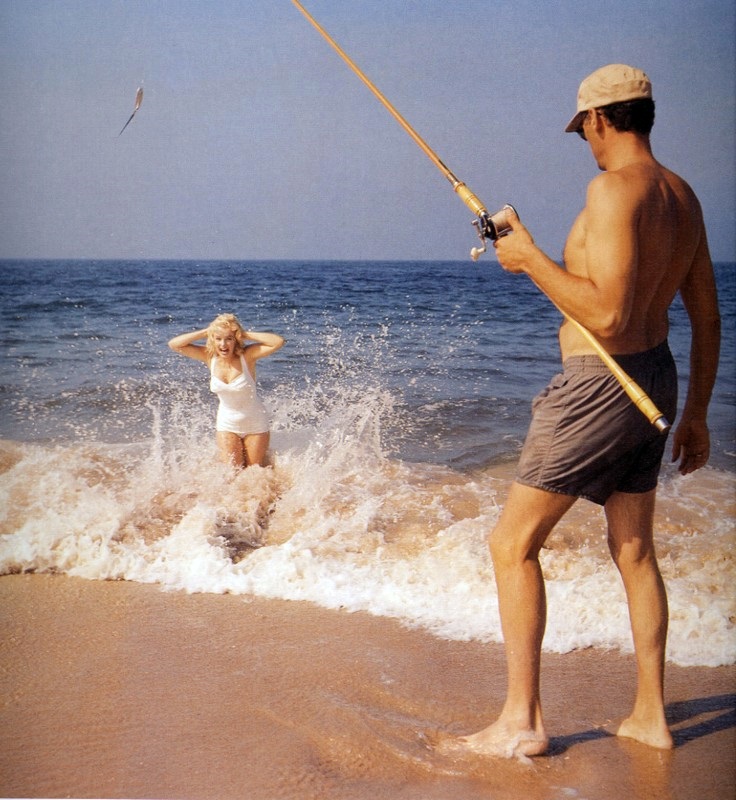 Arthur Miller fishing with his wife Marilyn Monroe (Amagansett Beach, East Hampton, Long Island, NY, 1957) photographed by Sam Shaw